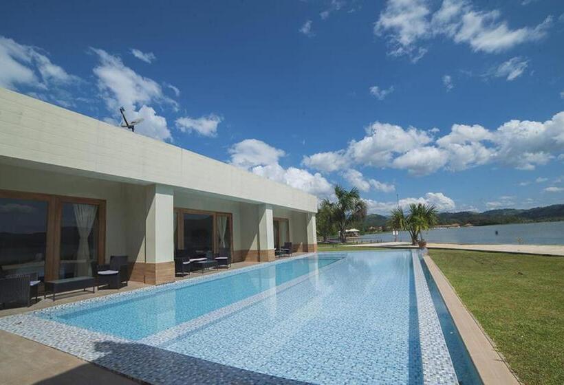 Suite with lake view, El Sauce Resort   Hotel Asociado Casa Andina