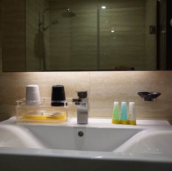 디럭스 룸, Ace Hotel And Suites