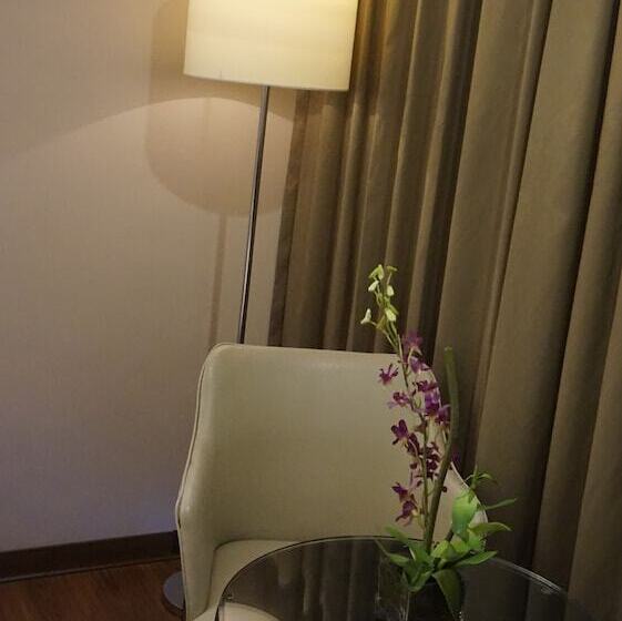 디럭스 룸, Ace Hotel And Suites