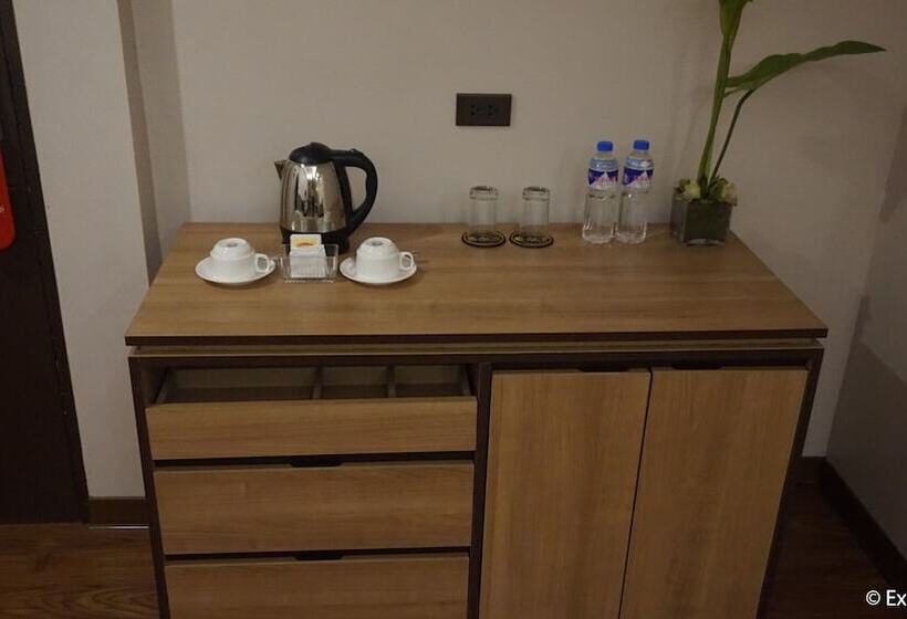 스위트, Ace Hotel And Suites
