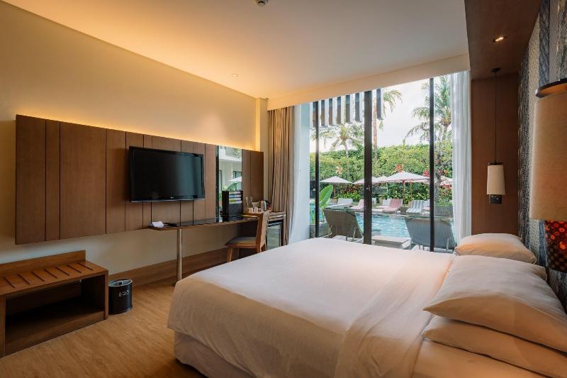 Номер Deluxe Вид на Бассейн, Four Points By Sheraton Bali, Seminyak