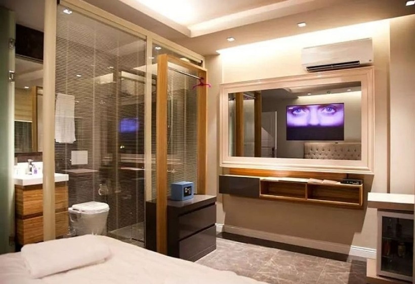 Номер Deluxe, Upper House
