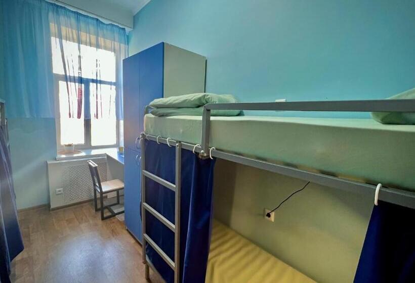 تختخواب در اتاق مشترک, Hostel On Universytet