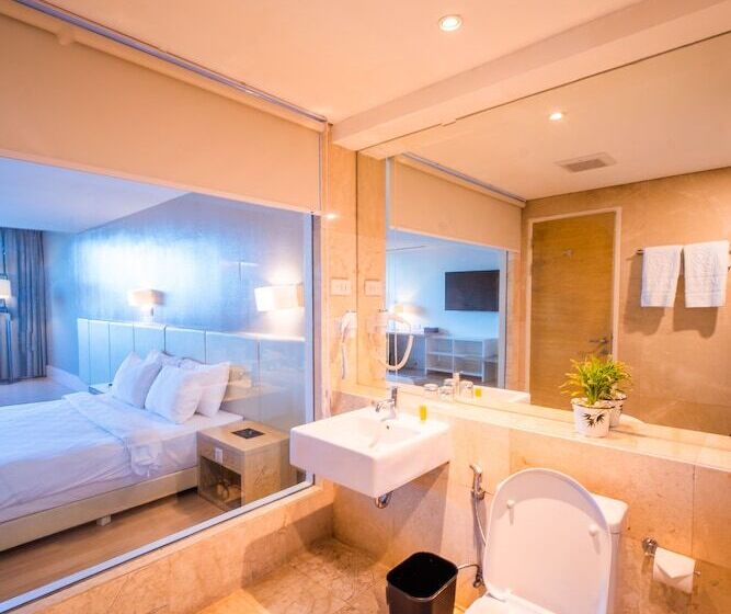 Номер Deluxe, Grand Jatra Hotel Balikpapan