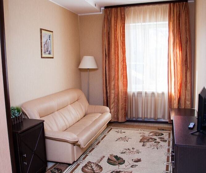 سوییت جونیور, Premier Hotel Kostroma