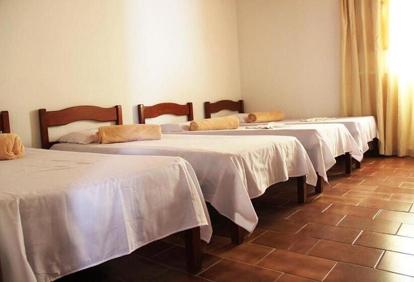 Четырехместный номер эконом класса с общей ванной комнатой, Hostel Universo