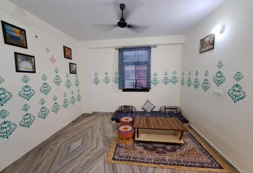 غرفة قياسية ثلاثية, Jaipur View