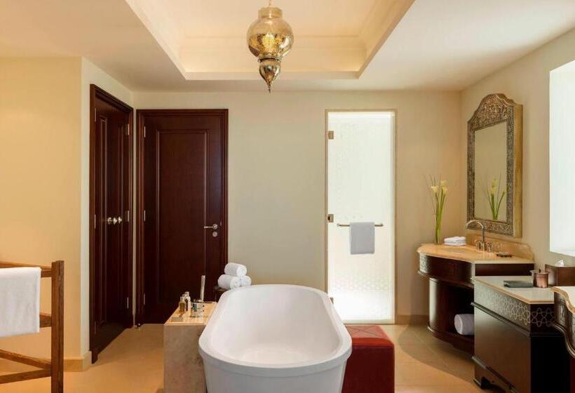 스위트 킹사이즈 침대, Ajman Saray, A Luxury Collection Resort, Ajman