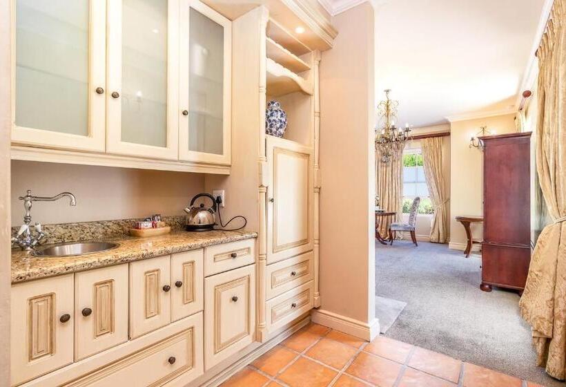 Люкс с Видом, L Ermitage   Franschhoek Chateau & Villas