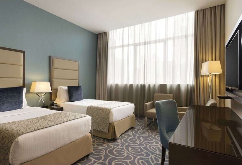 Номер Deluxe Вид на Город, Ramada Abu Dhabi Corniche