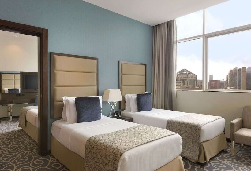 Номер Deluxe Вид на Море, Ramada Abu Dhabi Corniche