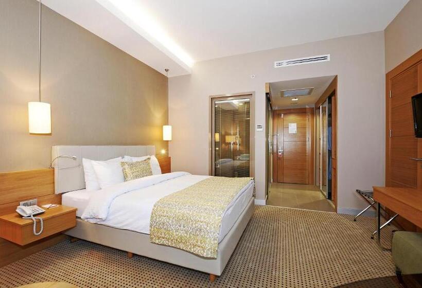 اتاق استاندارد با تخت بزرگ, Ramada By Wyndham Podgorica