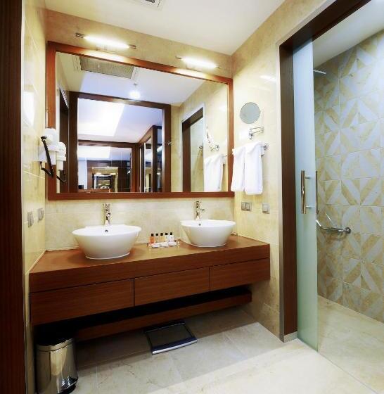 سوئیت با تخت بزرگ, Ramada By Wyndham Podgorica