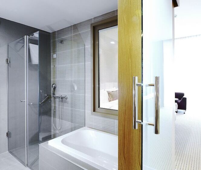 اتاق لوکس, Ramada By Wyndham Podgorica