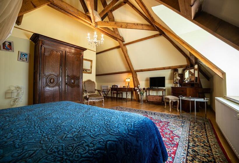Люкс, Domaine De La Tour