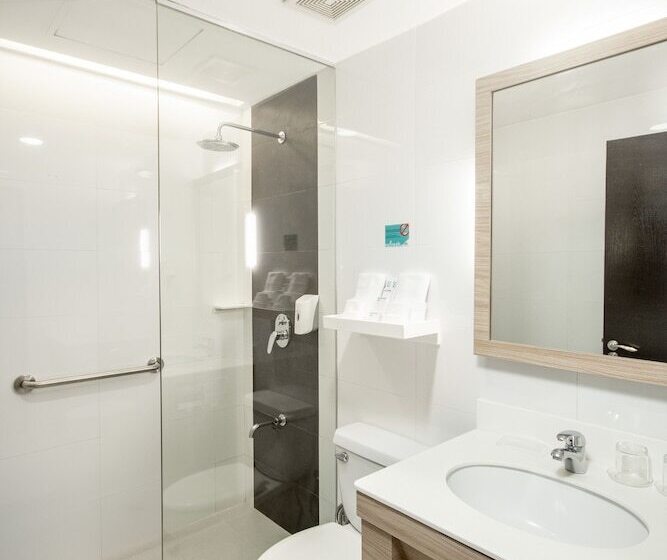 带2个双人床的标准工作室, Microtel By Wyndham Mall Of Asia