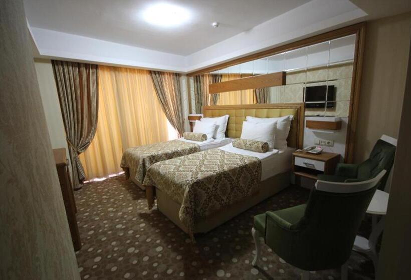 اتاق اکونومی, Grand Corner Boutique