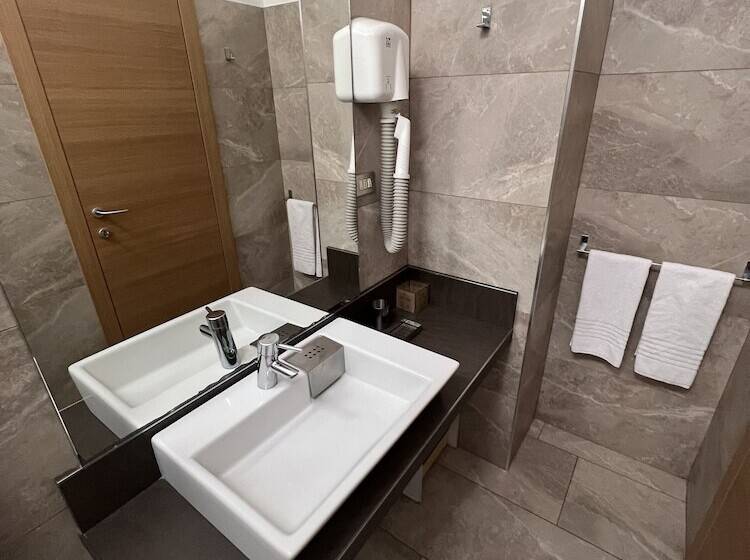 استودیوی استاندارد, Residence Star