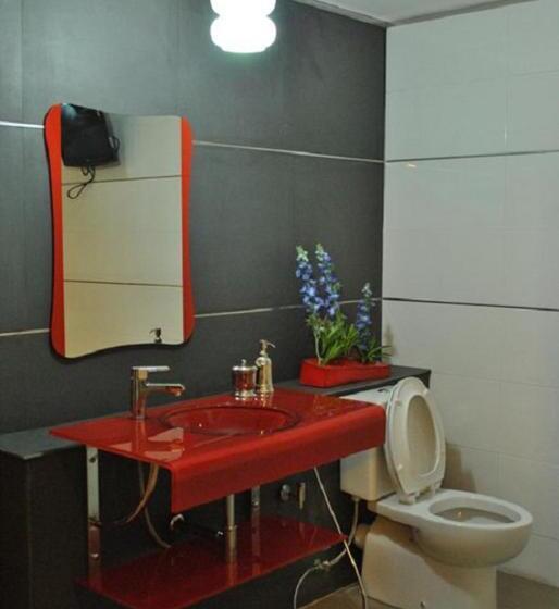 Люкс с гидромассажем, O.u.m. Hotel   โรงแรมโอยูเอ็ม