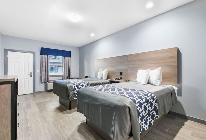Номер Стандарт Вид на Бассейн, El Delfin Lodge