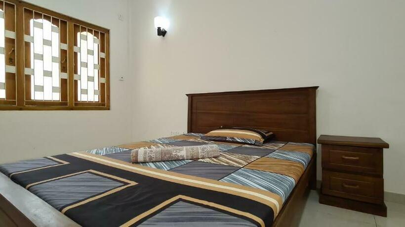 اتاق استاندارد با سرویس بهداشتی مشترک, Ashoka Villa