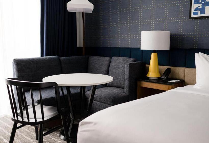 身障者適用キングサイズベッドルーム, Cambria Hotel Boston Somerville