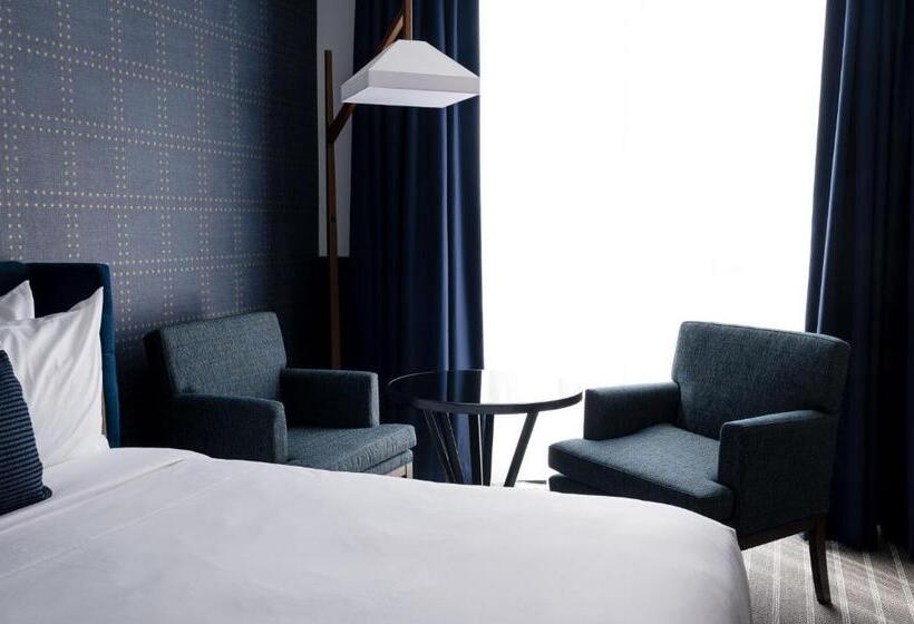 キングサイズベッドのスタンダードルーム, Cambria Hotel Boston Somerville