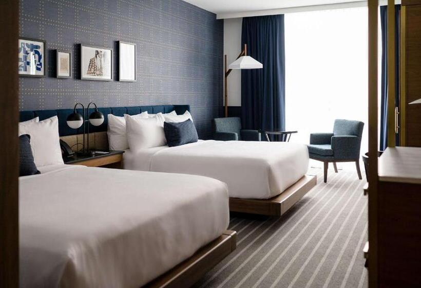 スタンダード４人部屋, Cambria Hotel Boston Somerville