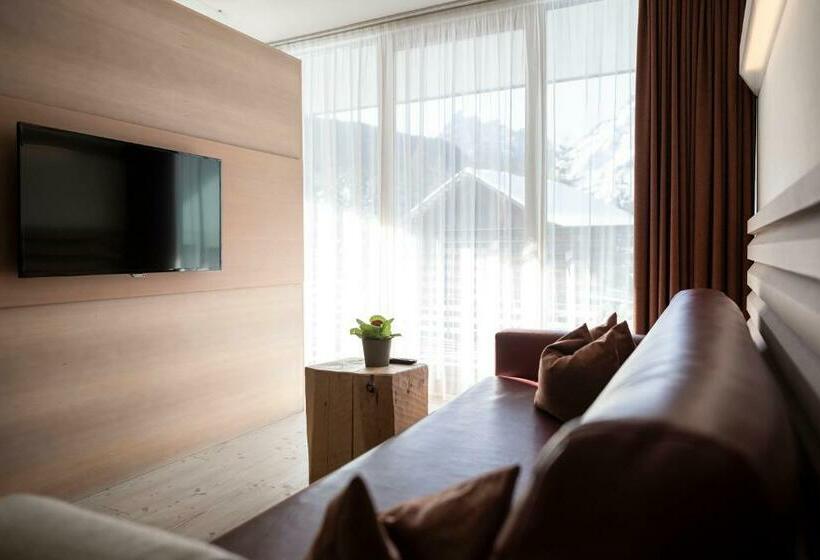 Apartamento 2 Dormitórios, Residence Königswarte Strata
