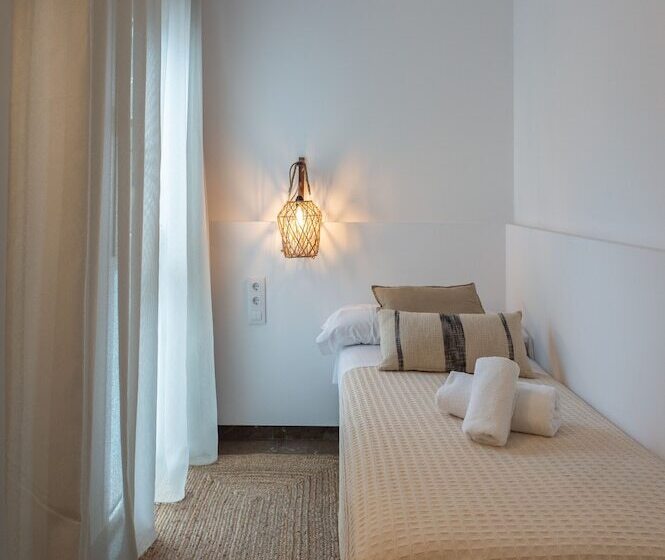 家庭间, Hostal Es Niu De Tamariu