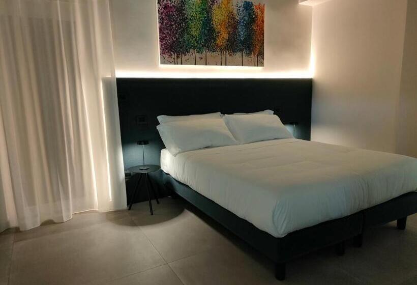 带露台的小型套房, Villa Porrelli Rooms & Spa Suite