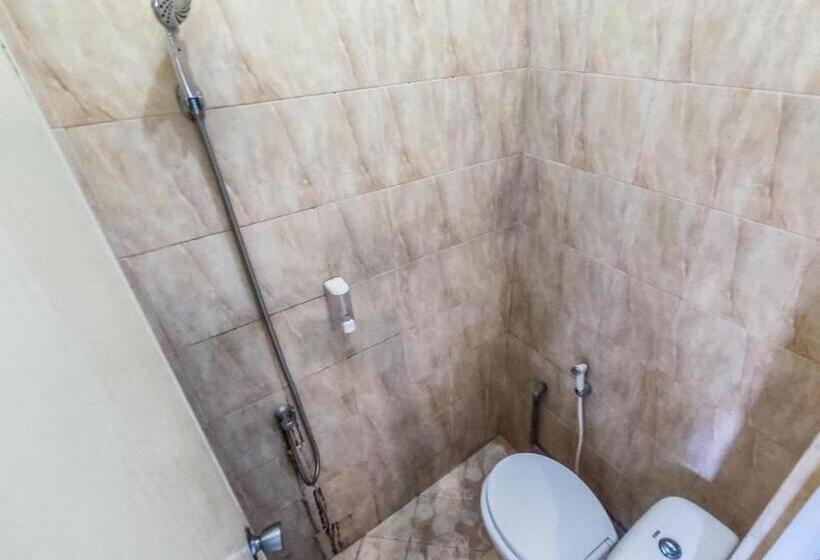 Номер Economy, Kartini Guest House Near Alun Alun Probolinggo