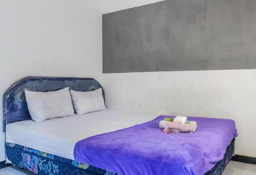 Номер Economy, Kartini Guest House Near Alun Alun Probolinggo