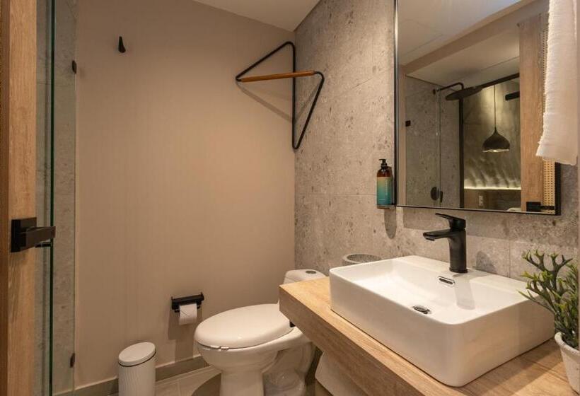 Quarto Estandar com Sacada, Landmark
