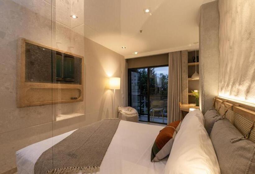 Quarto Estandar com Sacada, Landmark