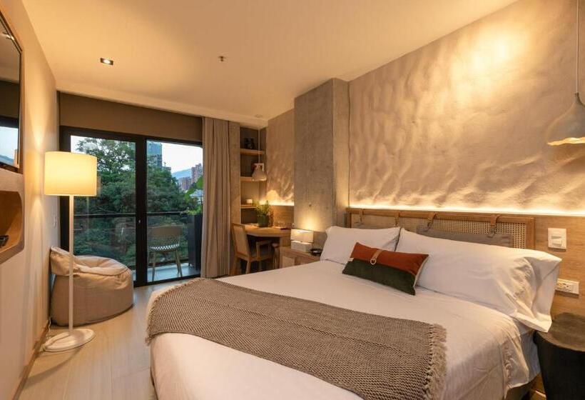 Quarto Estandar com Sacada, Landmark