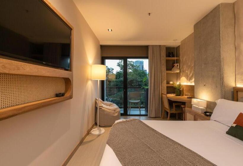 Quarto Estandar com Sacada, Landmark