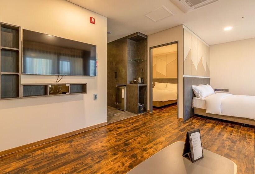 Family Suite, Urban Est