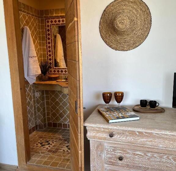 片側に海が見えるデラックスルーム, Villa Paradis