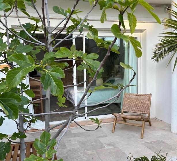 片側に海が見えるデラックスルーム, Villa Paradis
