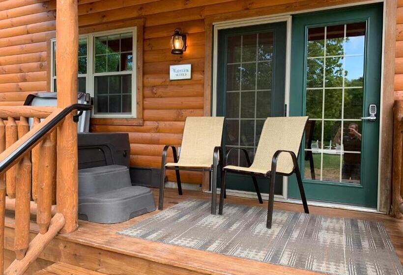 סוויטה עם ג'קוזי, Waterview Lodge By Amish Country Lodging