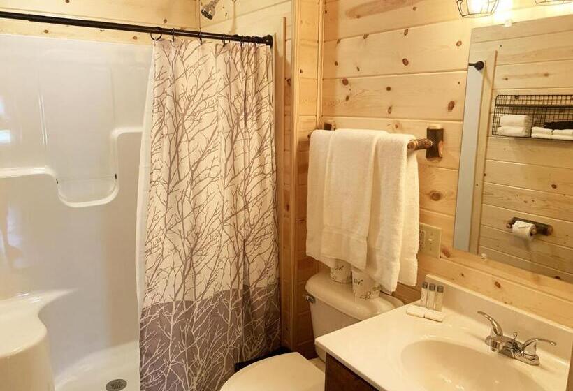 סוויטה עם ג'קוזי, Waterview Lodge By Amish Country Lodging