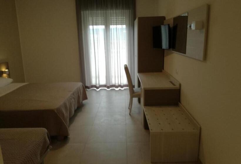 اتاق استاندارد چهار تخته, Nuovo Hotel Settibi 20m Dalla Spiaggia
