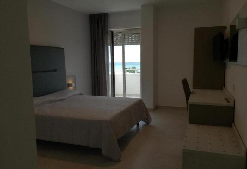 Трехместный Номер Deluxe Вид на Море, Nuovo Hotel Settibi 20m Dalla Spiaggia