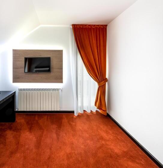Apartamento 1 Dormitório com Sacada, Pensiunea Paradisul Verde