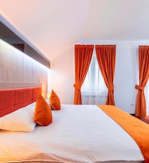 Quarto Deluxe com Sacada, Pensiunea Paradisul Verde