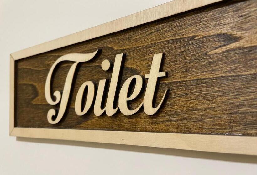 اتاق استاندارد سه تخته با سرویس بهداشتی مشترک, Dolar Rooms
