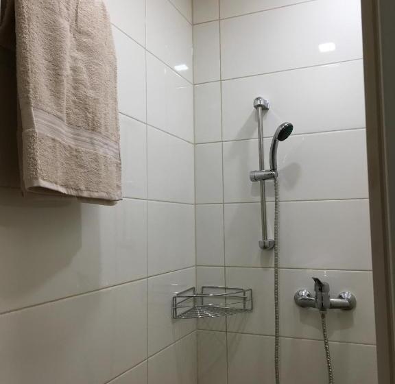 اتاق استاندارد با سرویس بهداشتی مشترک, Dolar Rooms