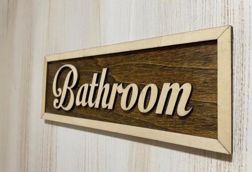 اتاق استاندارد با سرویس بهداشتی مشترک, Dolar Rooms