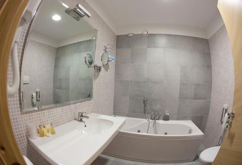 اتاق استاندارد سه نفره, Centrum Palace Hotel & Resorts